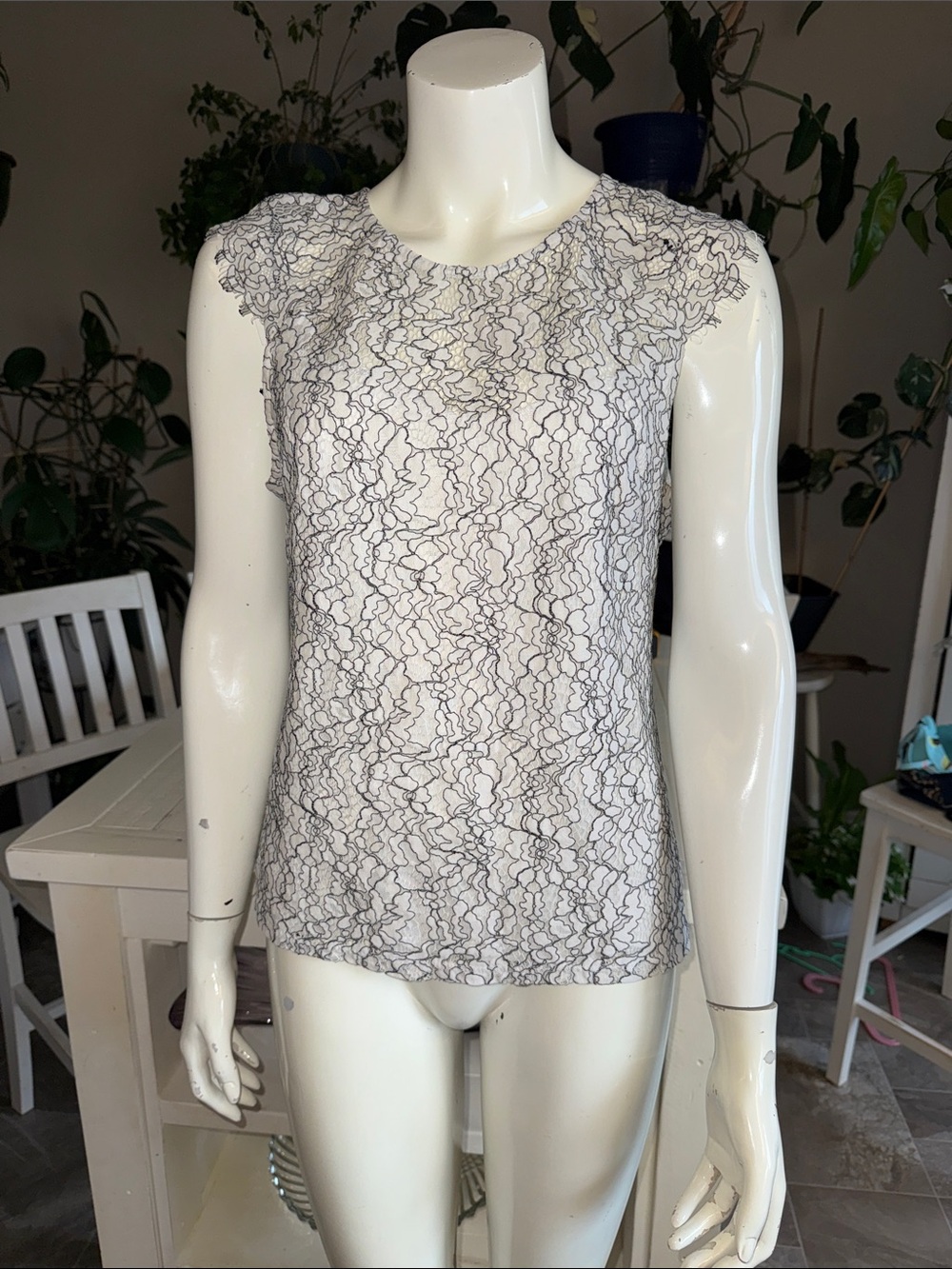 H&M vintage size M Women's White Lace-Overlay Shell Top EUC